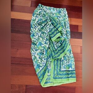 Guadalupe parrot pareo. Snaps with buttons